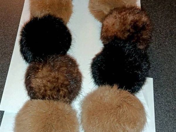 Real fur pompom stole with label - Main image