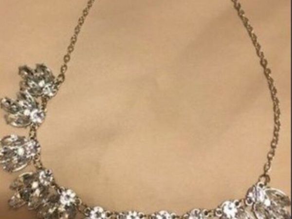 Ladies costume necklace €8 - Main image