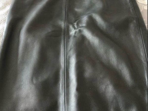 Ladies designer leather skirt size 10 €15 - Main image