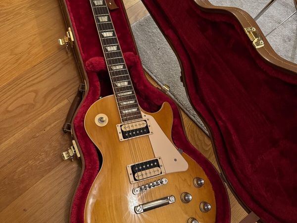 Beautiful Gibson Les Paul Classic and Hard Case - Main image