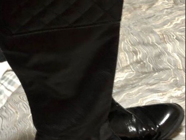 Ladies boots size 51/2 €10 - Main image