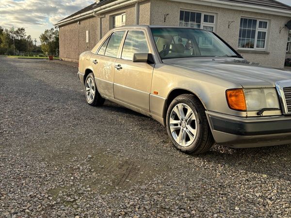 Mercedes 200E - Main image