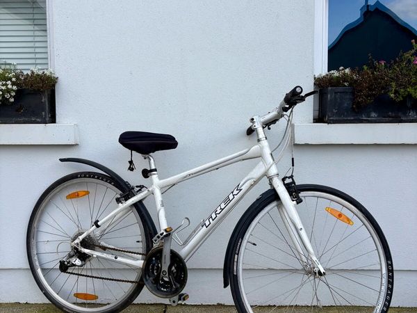 Trek 7.3 FX Hybrid Bike – White – 17” Frame - Main image