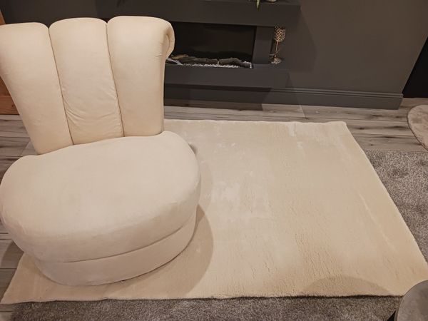 Chair & rug - Main image