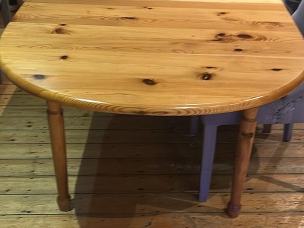 Dining table and chairs - Main image