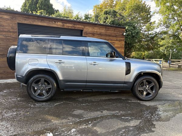 Landrover Defender - Main image