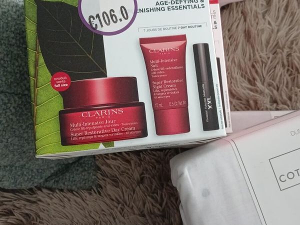 Clarins skincare gift box - Main image