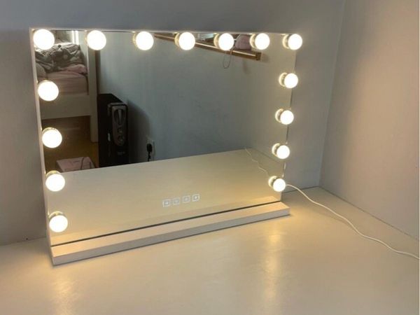 Hollywood Mirror - Main image