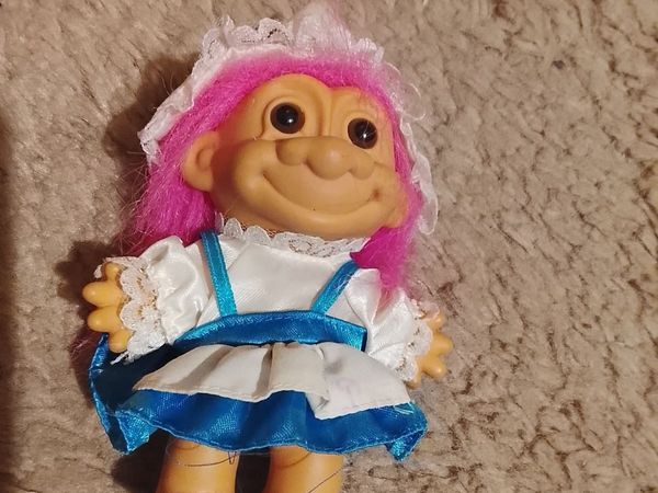 4 Vintage Russ Troll Dolls with Clothes - Main image