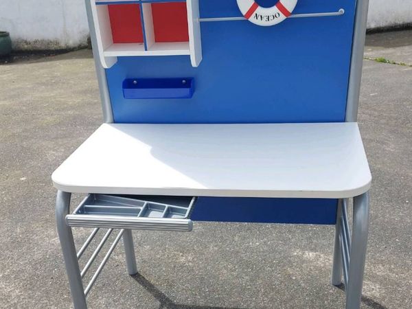 Large child's desk - Main image