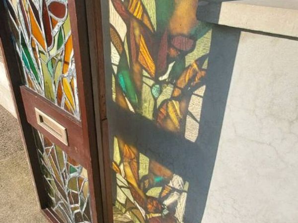 HAND MADE STAIN GLASS SIDE LIGHT AND DOOR FRAME - Main image