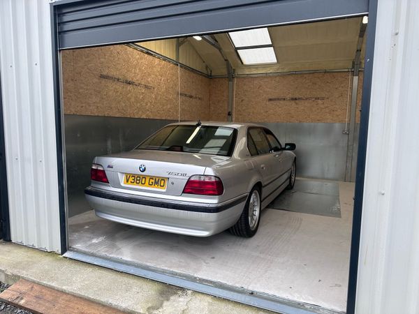 Bmw 850Li e38 - Main image