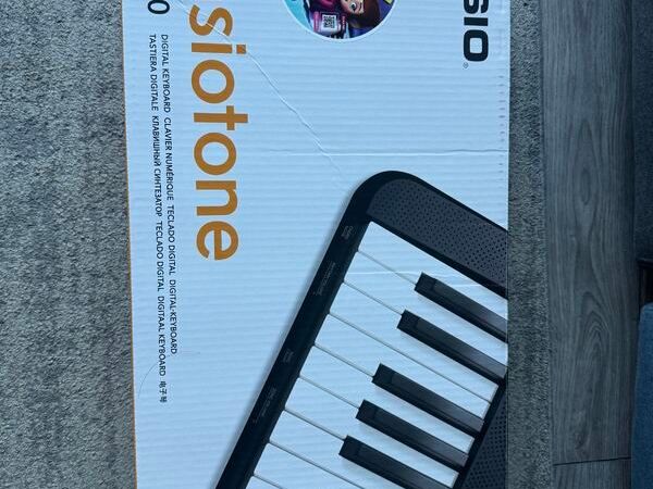 Casio Casiotone CT-S100 digital keyboard with box - Main image