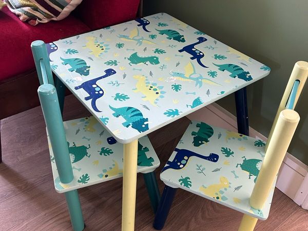 Kids table and chairs - Main image