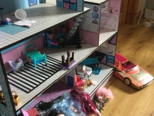 Lol dolls house and dolls and car - Main image