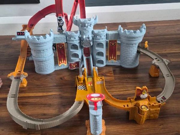 Hot Wheels Mario Bowser's Castle Raceway Track - Main image