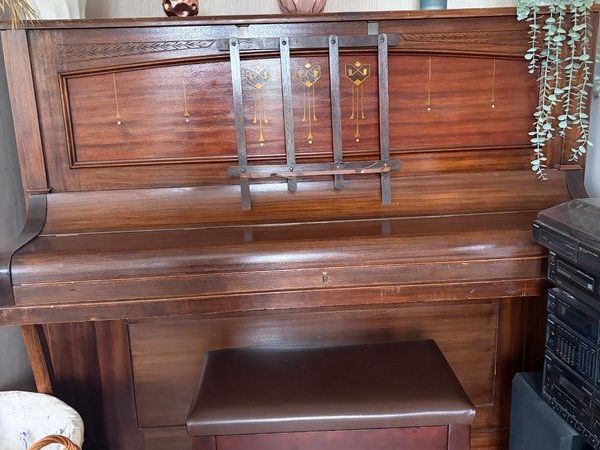 Upright Piano - Main image