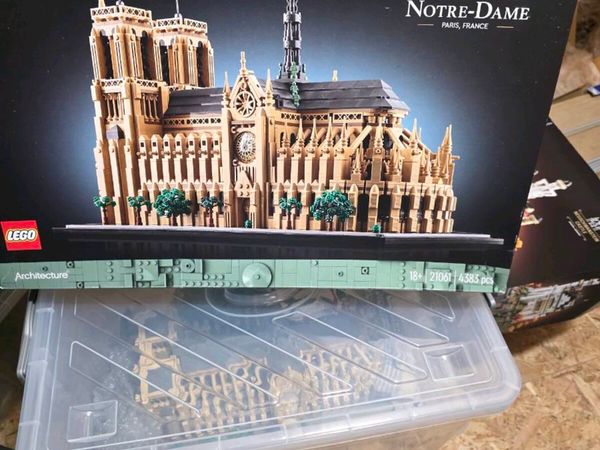 LEGO Architecture Notre Dame de Paris  Set 21061 - Main image