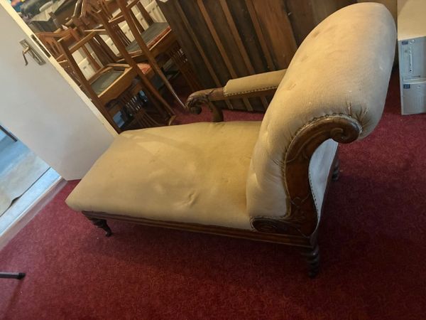 Assorted furniture - Main image