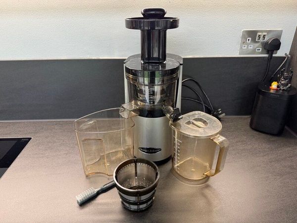 Omega VSJ843 Slow Juicer, Silver, Lightly Used, 2 Screens + All Accessories - Main image