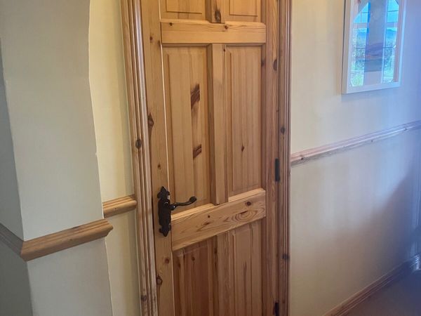 9 Pine Doors - Main image
