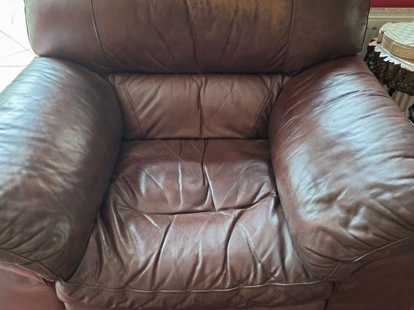 Leather sofa and armchair - Main image