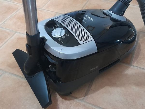 Miele vacuum/Hoover cleaner - Main image