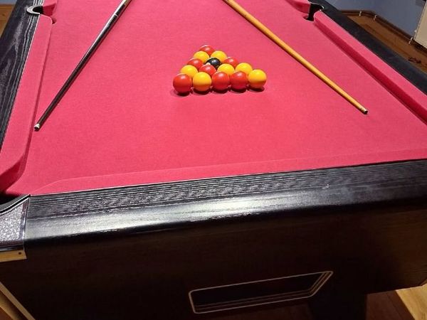 Pool table - Main image