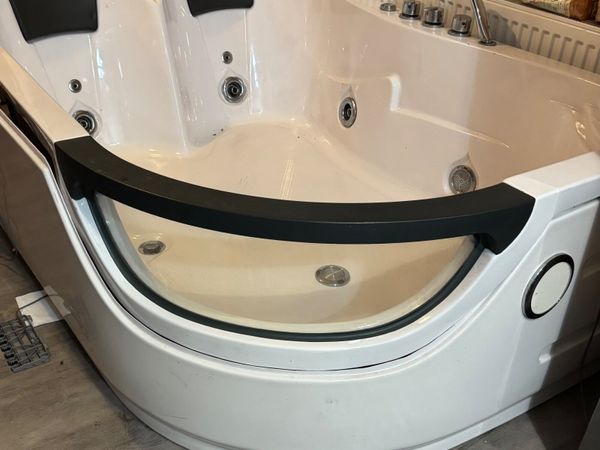 Bath with jacuzzi - Main image