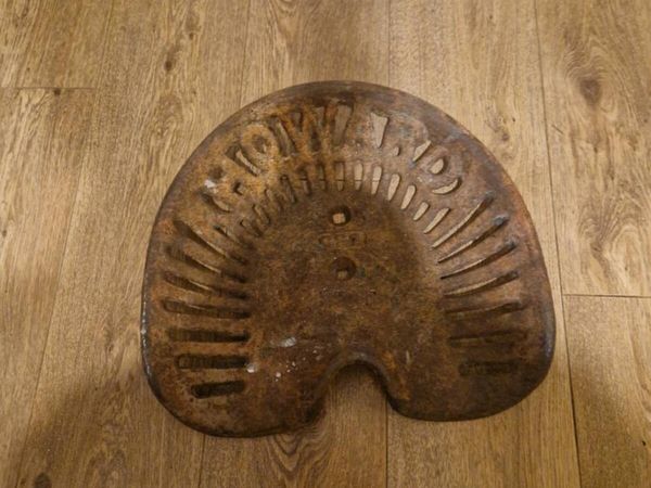 Original Howard cast iron seat - Main image