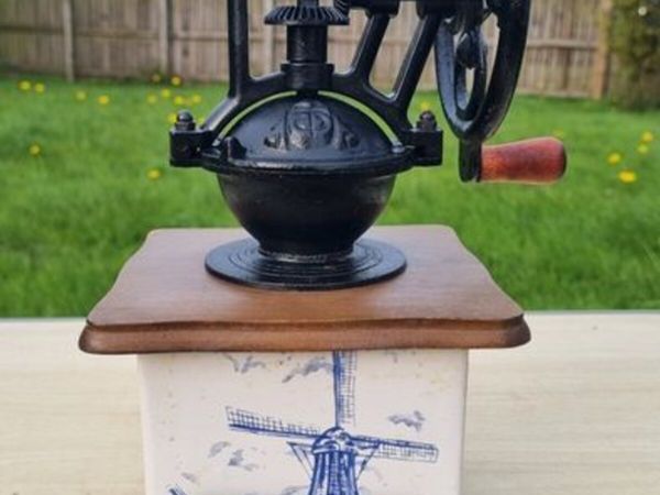 Antique Dutch coffee grinder - Main image