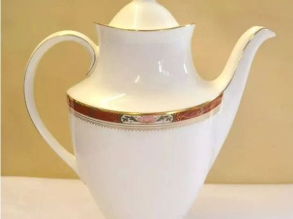 Pristine Vintage Royal Doulton "Sandon" Coffee Pot - Main image