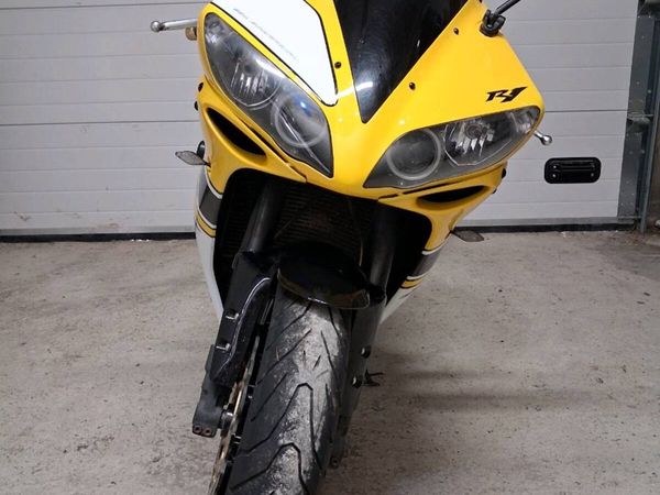 Yamaha R1 2004 - Main image