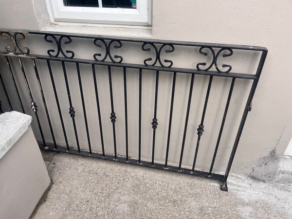 Steel railings with gate - Main image