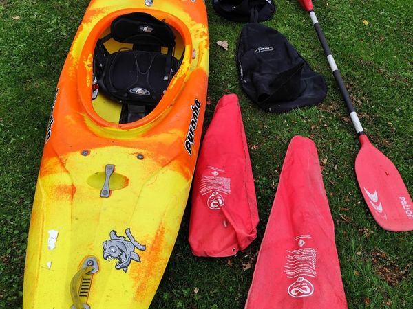 Creeker Kayak (Pyranha), Paddle and Gear - Main image