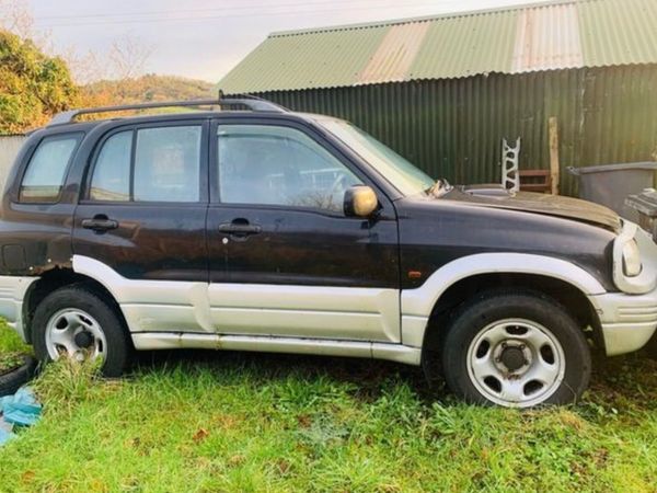 Suzuki grand vitara breaking - Main image