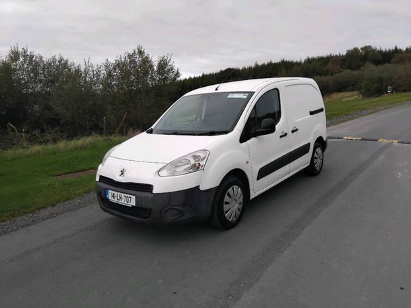 Clean tidy 2014 3 seater partner  cvrt 08/27 - Main image