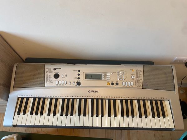 Yamaha PSR-E313 Electronic Keyboard - Main image