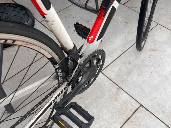 Cube Peloton road bike - white and red - Main image