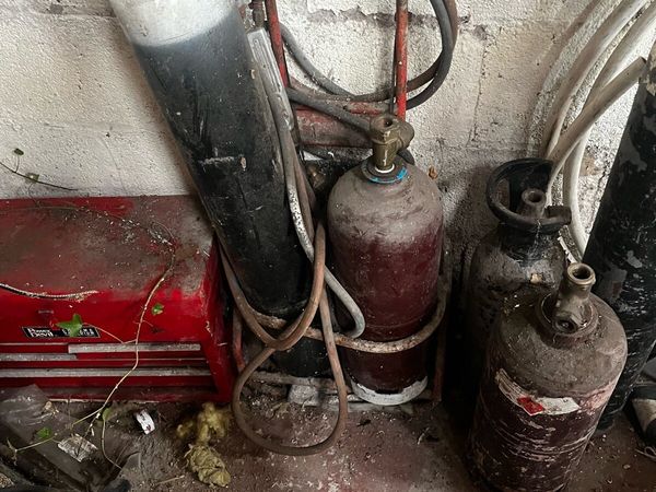 Old  motor garage equipment - Main image