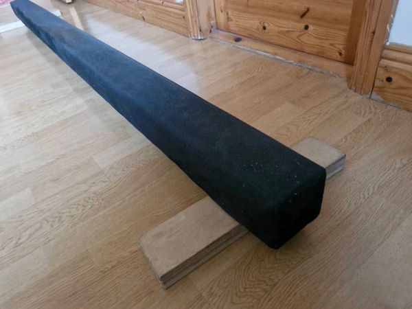 Gymnastics beam - Main image