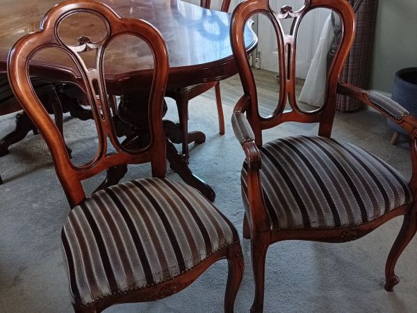 Dining table with six chairs - Main image