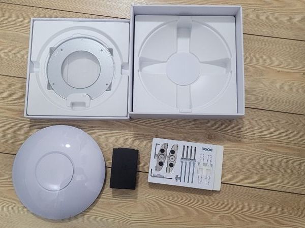 UniFi 6 Long range access point with POE injector - Main image
