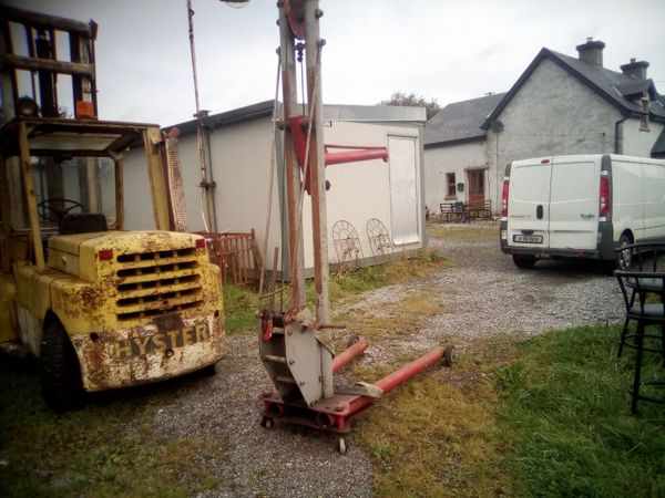Old original engine hoist - Main image