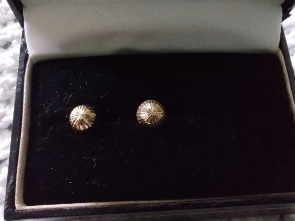 9ct yellow gold diamond cut round stud earrings - Main image