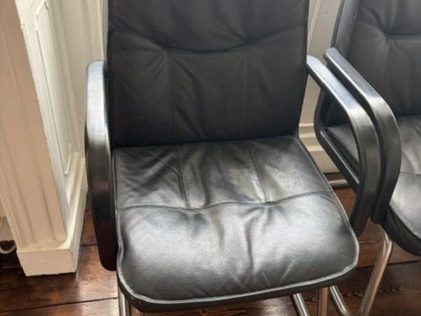 6 black chairs - Main image