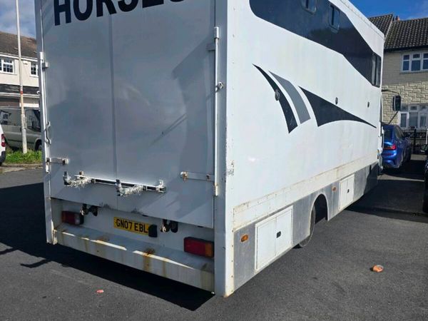 Iveco 4 horse with living - Main image