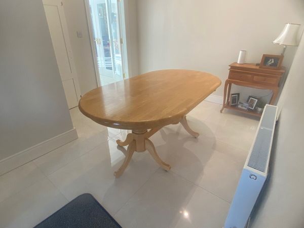 Kitchen table and chairs - Main image