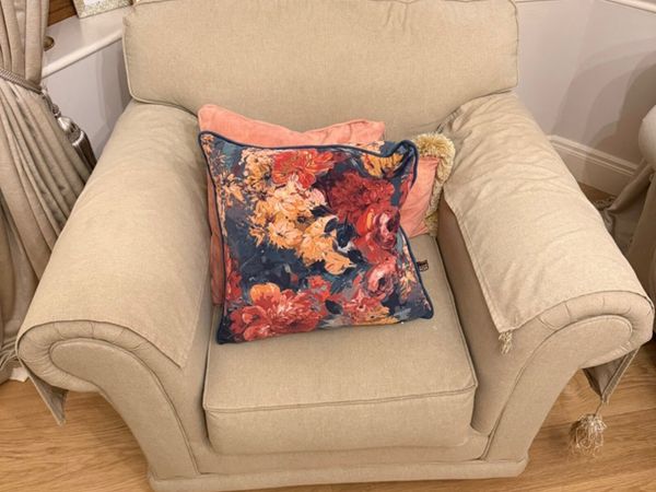 3 piece suite of furniture - good condition - Main image