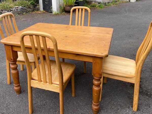 Pine Kitchen table and 4 chairs - Main image
